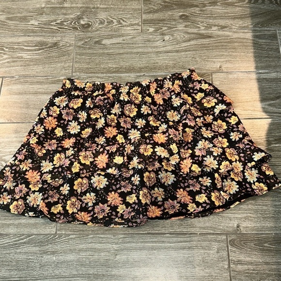 NWOT AQUA Tapestry Floral Mini Skirt Size Large - Picture 8 of 8